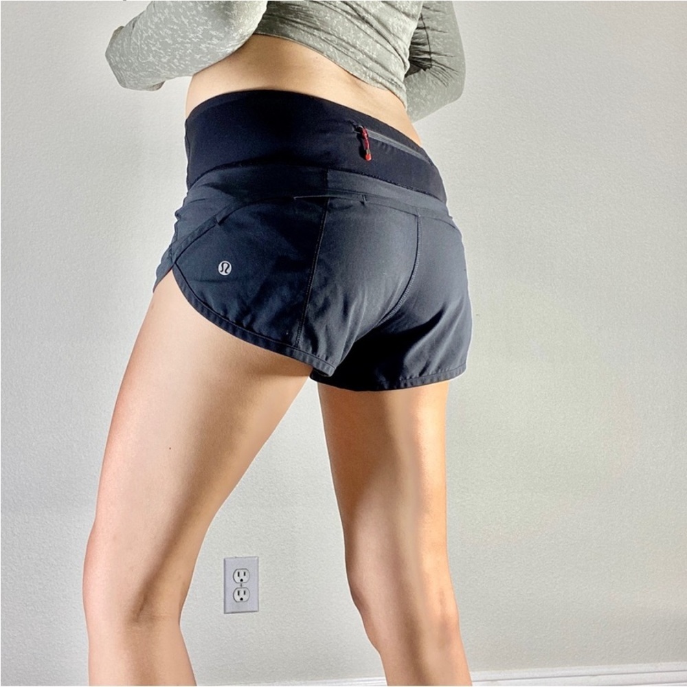 LULULEMON BLACK RUNNING
TRAINING EXERCISE YOGA SHORTS
POCKET LOGO LADIES SIZE 2